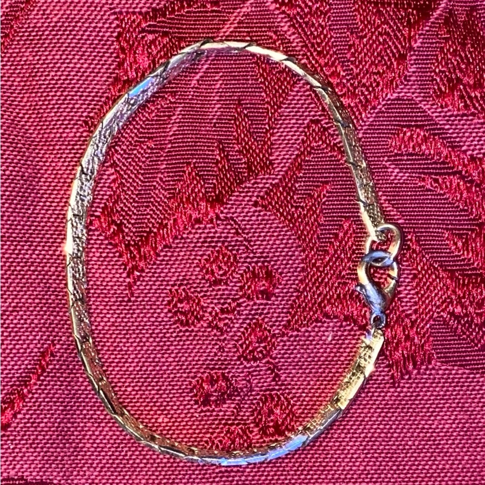 Gold Tone Bracelet 7"